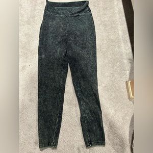 2x green acid wash Zenana Leggings high waisted